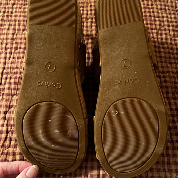 Boutique- Corky’s Refreshing Wedge Sandal Size 7 - Picture 9 of 16